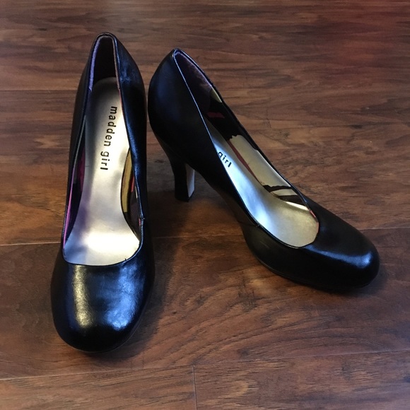 Madden Girl Shoes - Madden Girl Sursey pumps black size 8